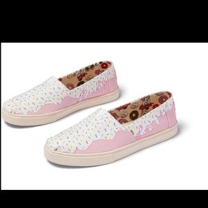 SOLD ✨ Donut Sprinkle Toms